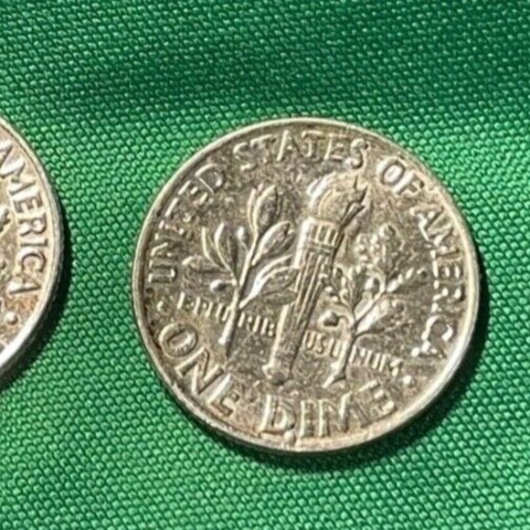 Two 1963 Roosevelt Dimes RF Naturally Toned Brilliant Coins - Picture 4 of 7